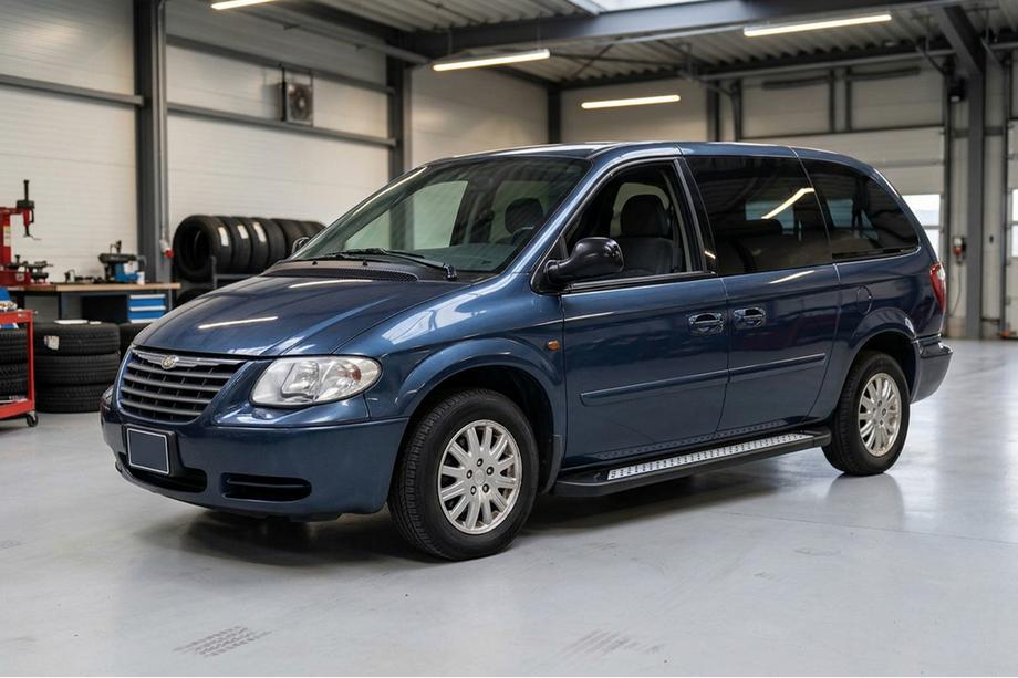 Chrysler Voyager 2001-2007 Side Steps New Vision Black (2 pcs, Aluminum) Photo 1