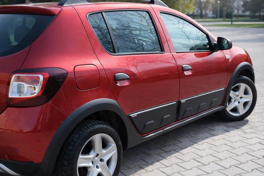 Dacia Sandero 2013-2020 Door Moldings (4 pcs, ABS) Image