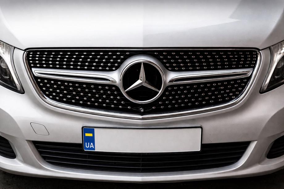 Mercedes Vito/V-class W447 2014- Front Grille Diamond (2014-2019 for V-Class) Image