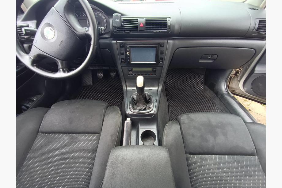 Skoda Superb 2001-2009 EVA Floor Mats (black) Photo 2