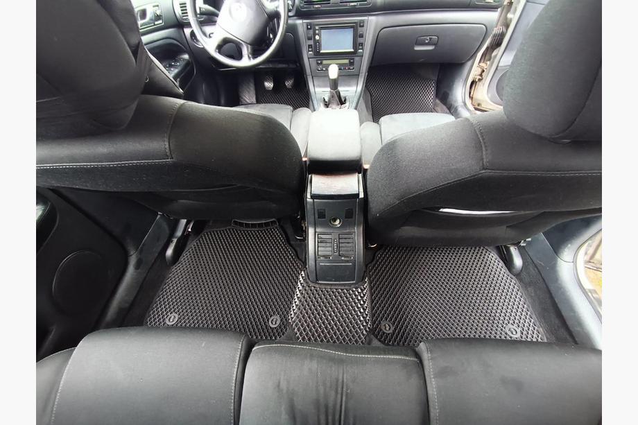 Skoda Superb 2001-2009 EVA Floor Mats (black) Photo 1