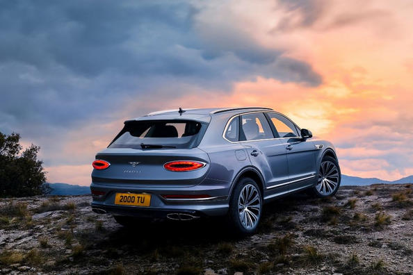 Restyled crossover model Bentley Bentayga Photo 3