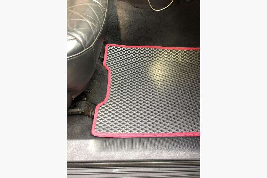 Jeep Grand Cherokee WJ 1999-2004 EVA Floor Mats (black) Photo 10