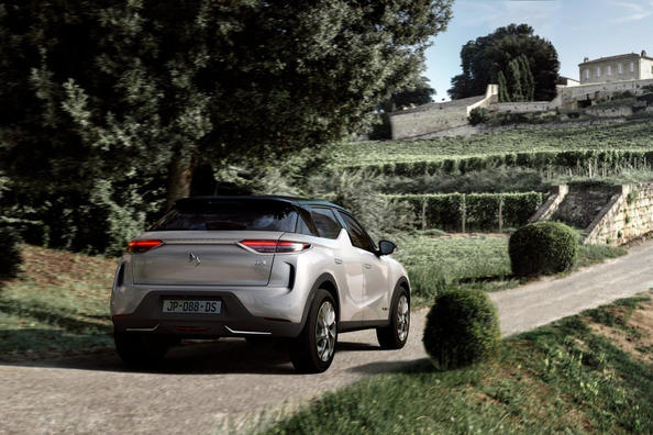 Electric modification of the urban crossover DS 3 Crossback E-Tense Photo 5