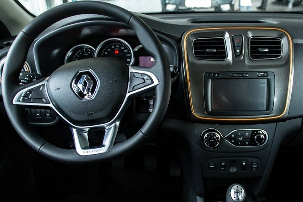 Off-road station wagon Renault Logan MCV Stepway