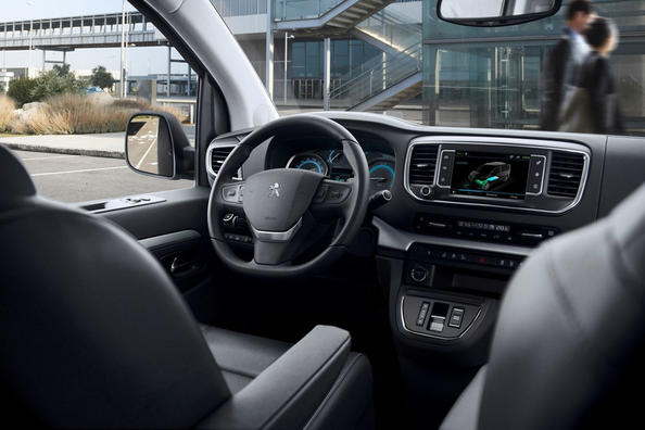 Peugeot e-Traveler electric minivan review Photo 5