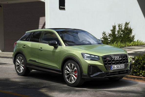 Review of the charged all-wheel drive crossover Audi SQ2 Photo 1