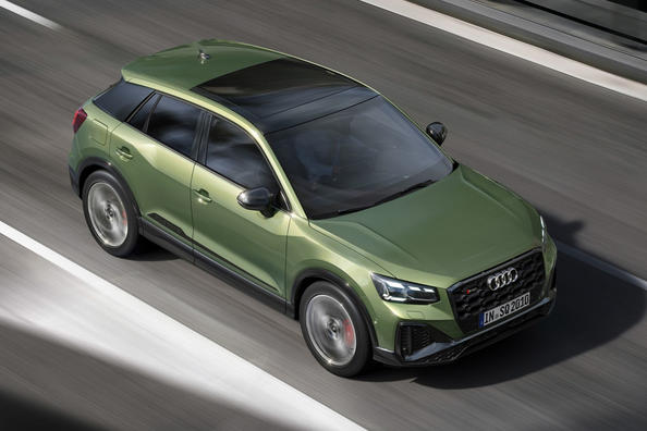 Review of the charged all-wheel drive crossover Audi SQ2 Photo 4