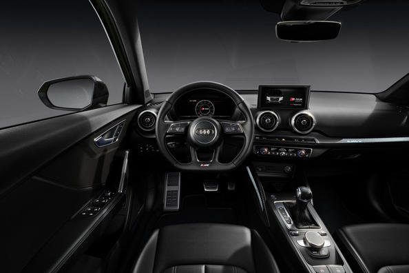 Review of the charged all-wheel drive crossover Audi SQ2 Photo 7