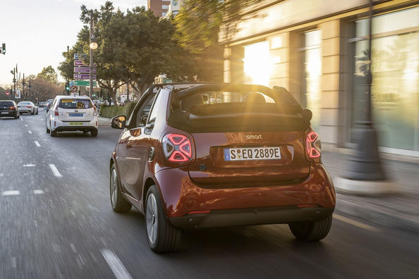 Smart EQ fortwo cabrio electric convertible review Photo 5