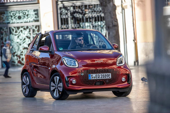 Smart EQ fortwo cabrio electric convertible review Photo 2