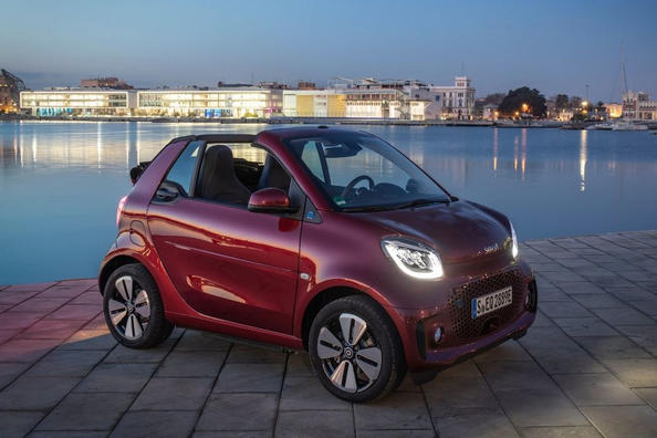 Smart EQ fortwo cabrio electric convertible review Photo 1