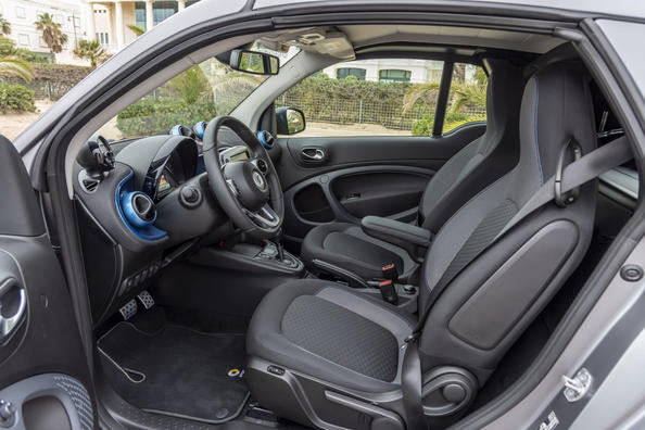 Smart EQ fortwo cabrio electric convertible review Photo 7