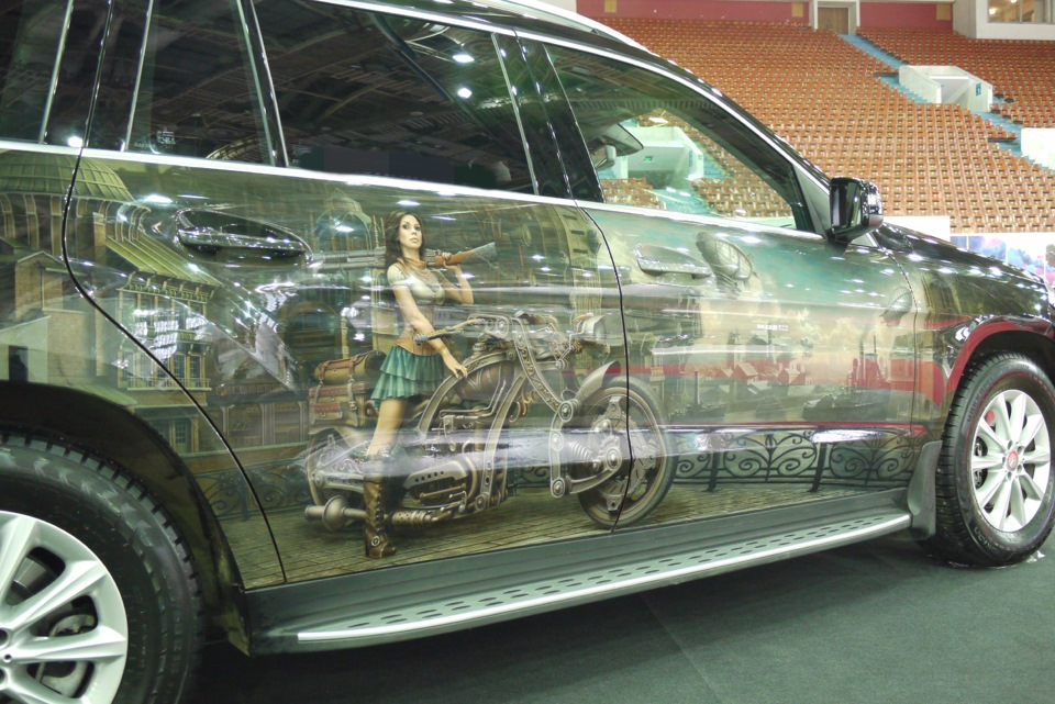 Features of traditional airbrushing