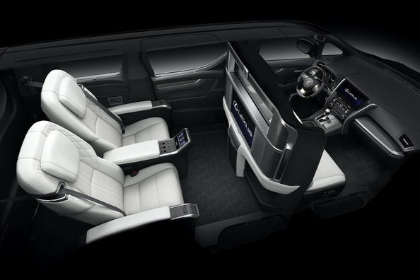 Review of the premium minivan Lexus LM Photo 6