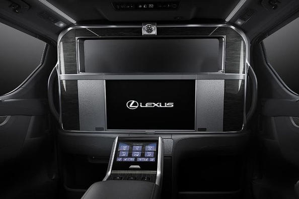 Review of the premium minivan Lexus LM Photo 8