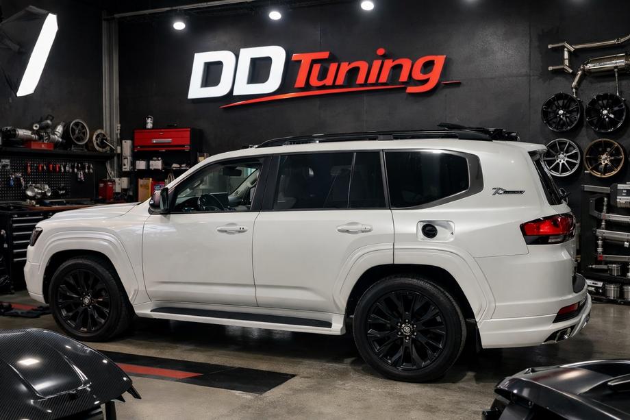 Toyota Land Cruiser 300 2021- VXR Body Kit Photo 4