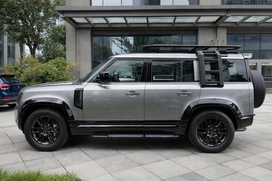 Land Rover Defender 2019- Fender Flares (Bushwacker), 6 pcs, Gloss Black Image