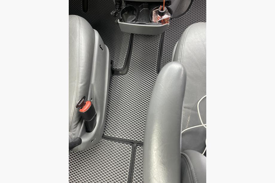 Chrysler Voyager 2001-2007 Floor mats (3 rows, EVA, Black) Photo 5