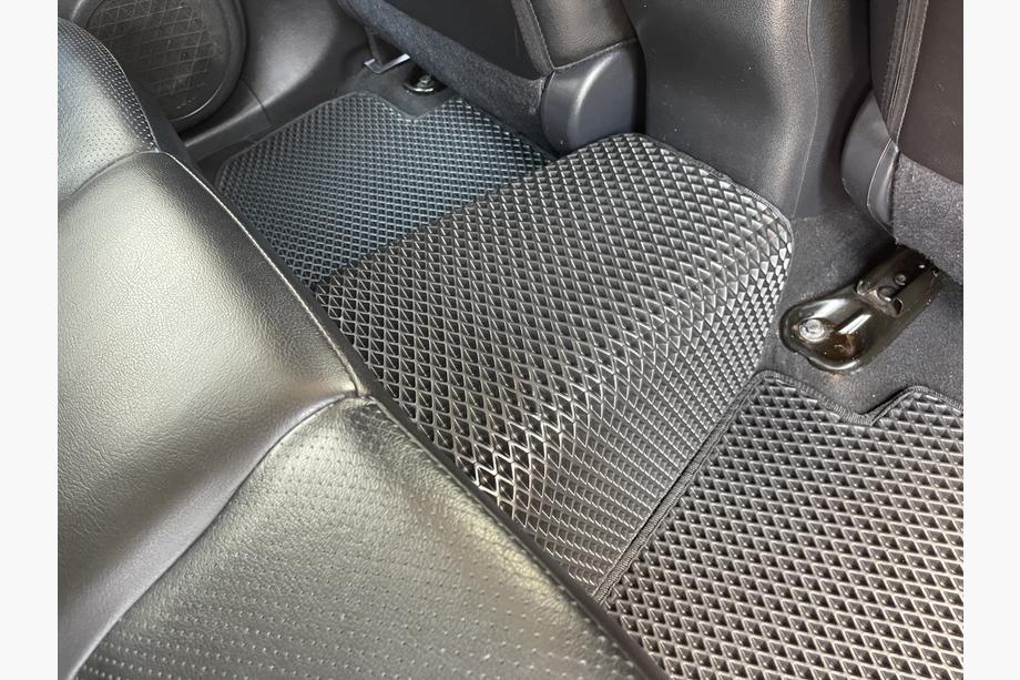 Nissan Leaf 2010-2017 EVA Floor Mats (black) Photo 6