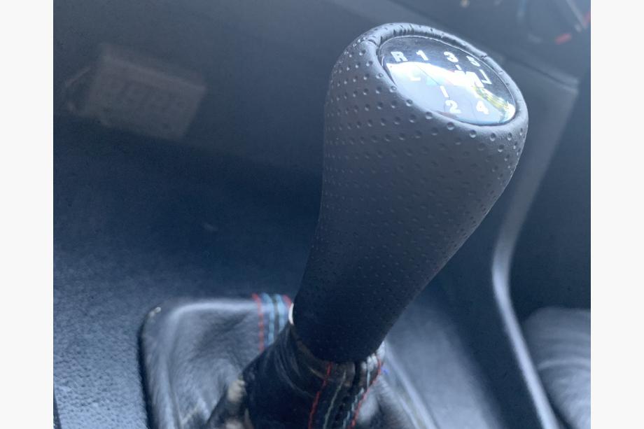 BMW 5 Series E34 1988-1995 Gear Shift Knob V2-5 Speed (leatherette, black smooth) Photo 3