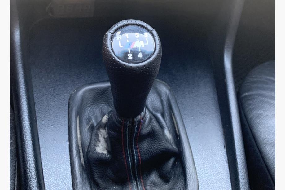 BMW 5 Series E34 1988-1995 Gear Shift Knob V2-5 Speed (leatherette, black smooth) Photo 1