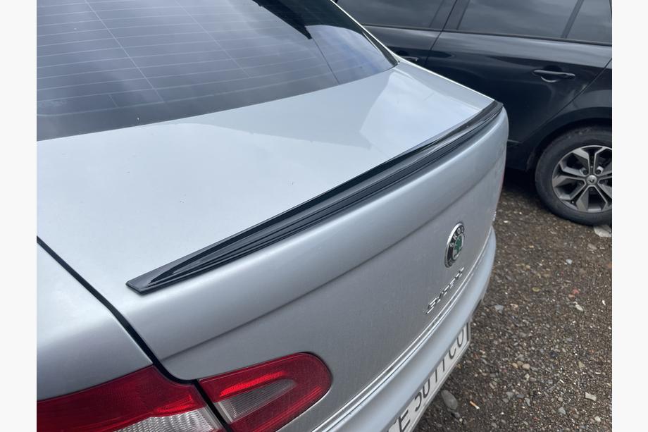 Skoda Superb 2009-2015 Spoiler LIP (Sunplex, black) (115.8cm x 6.3cm) Photo 3