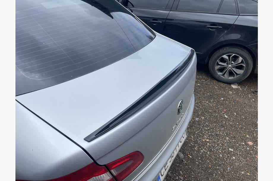 Skoda Superb 2009-2015 Spoiler LIP (Sunplex, black) (115.8cm x 6.3cm) Photo 4