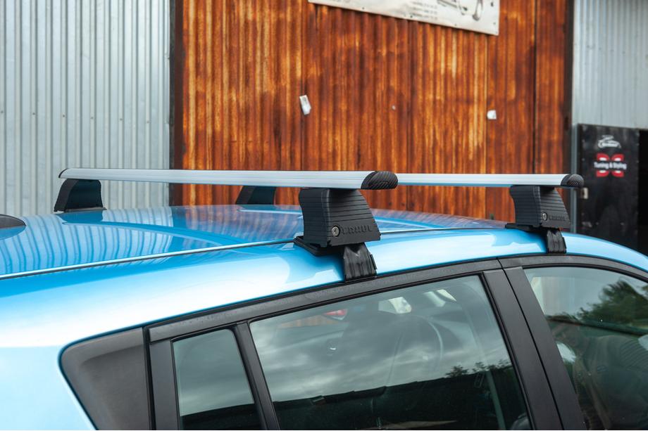 Nissan Leaf 2010-2017 Roof rack for smooth roof (chrome, pair) Image