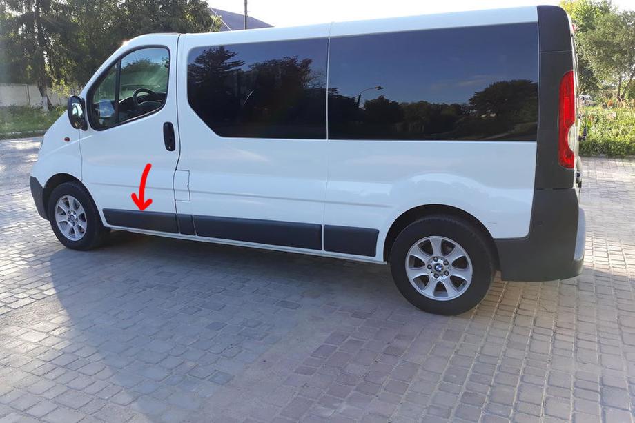 Renault Trafic 2001–2015 Original door molding used (L1) Image
