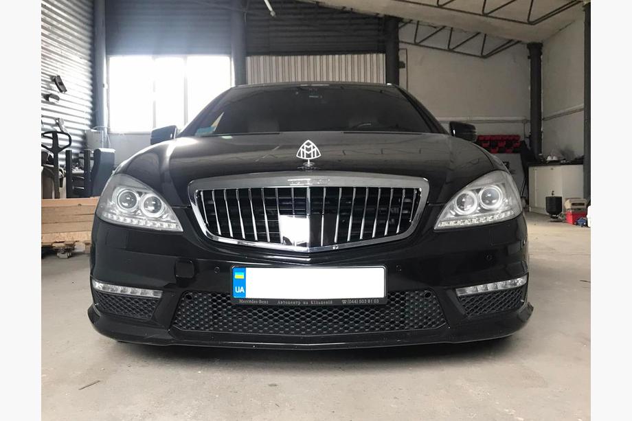Mercedes S-сlass W221 2005-2013 Maybach V2 Front Grille (2009-2013) Image